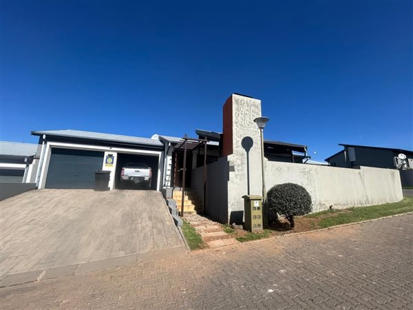 3 Bedroom Townhouse 3 Bedroom Townhouse