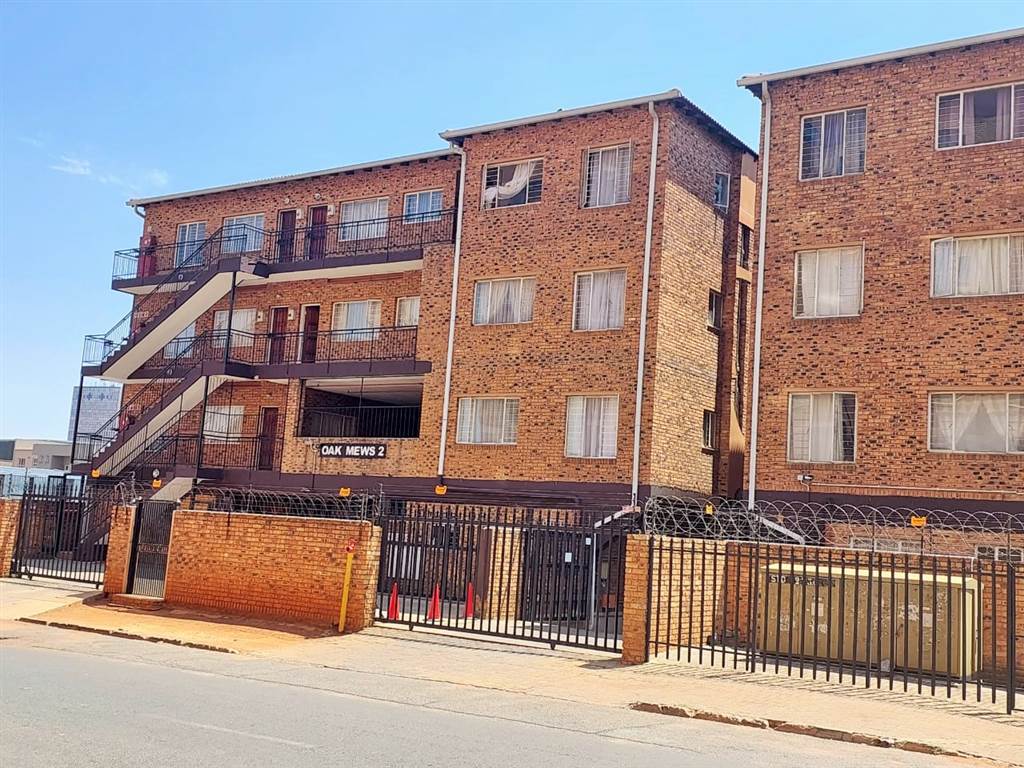 1 Bed Flat in Kempton Park Central photo number 1