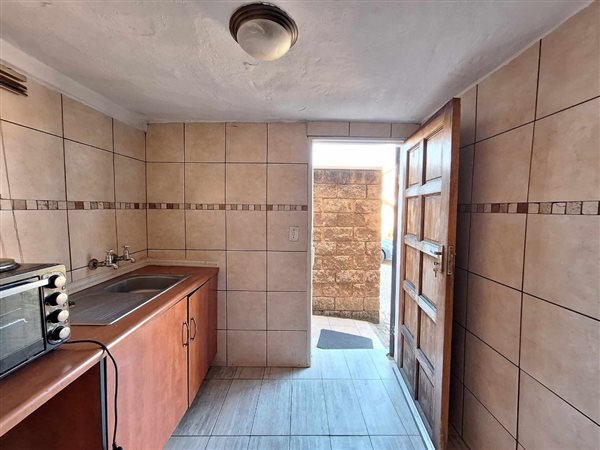 1 Bedroom Flat 1 Bedroom Flat