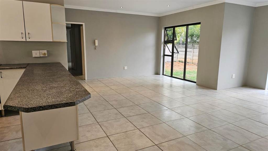 3 Bed House in Johannesburg North photo number 4