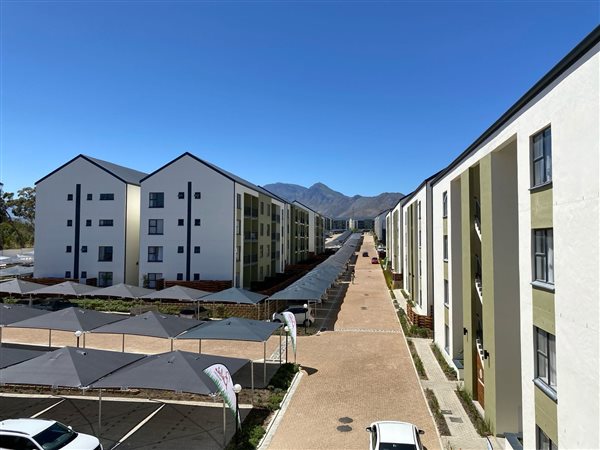 2 Bed Apartment in Mountainside