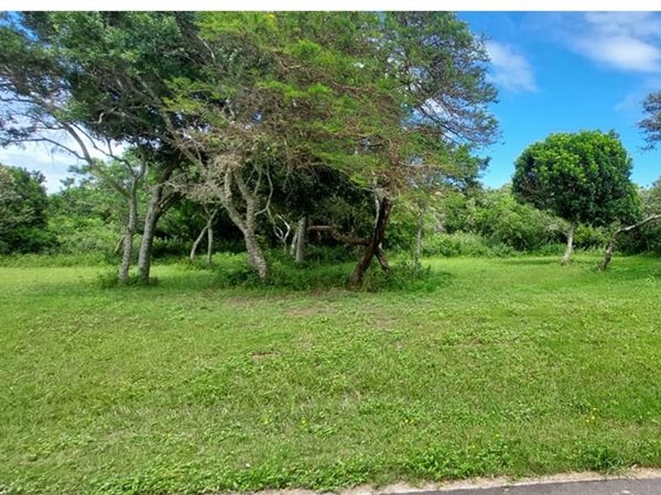 851 m² Land available in Cintsa