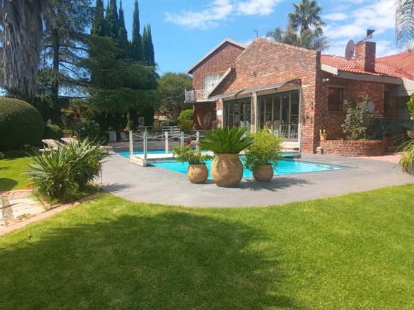 6 Bedroom House