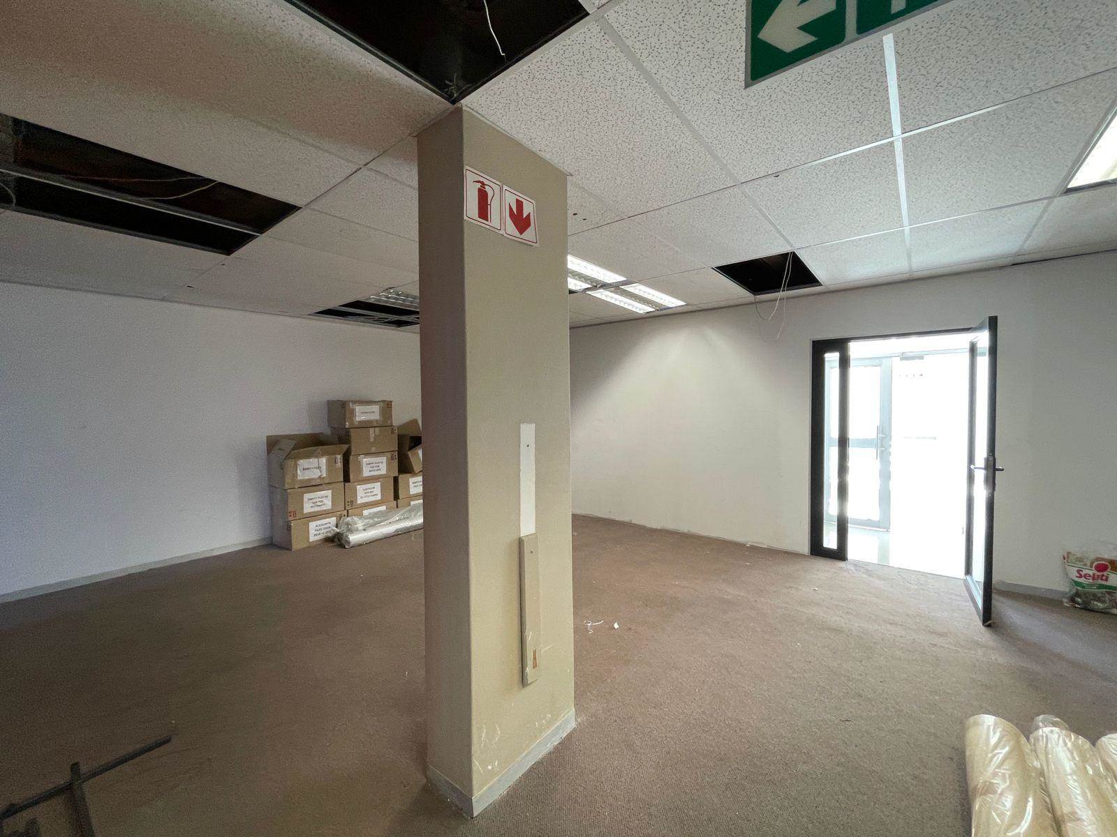 295  m² Commercial space in Craighall photo number 14