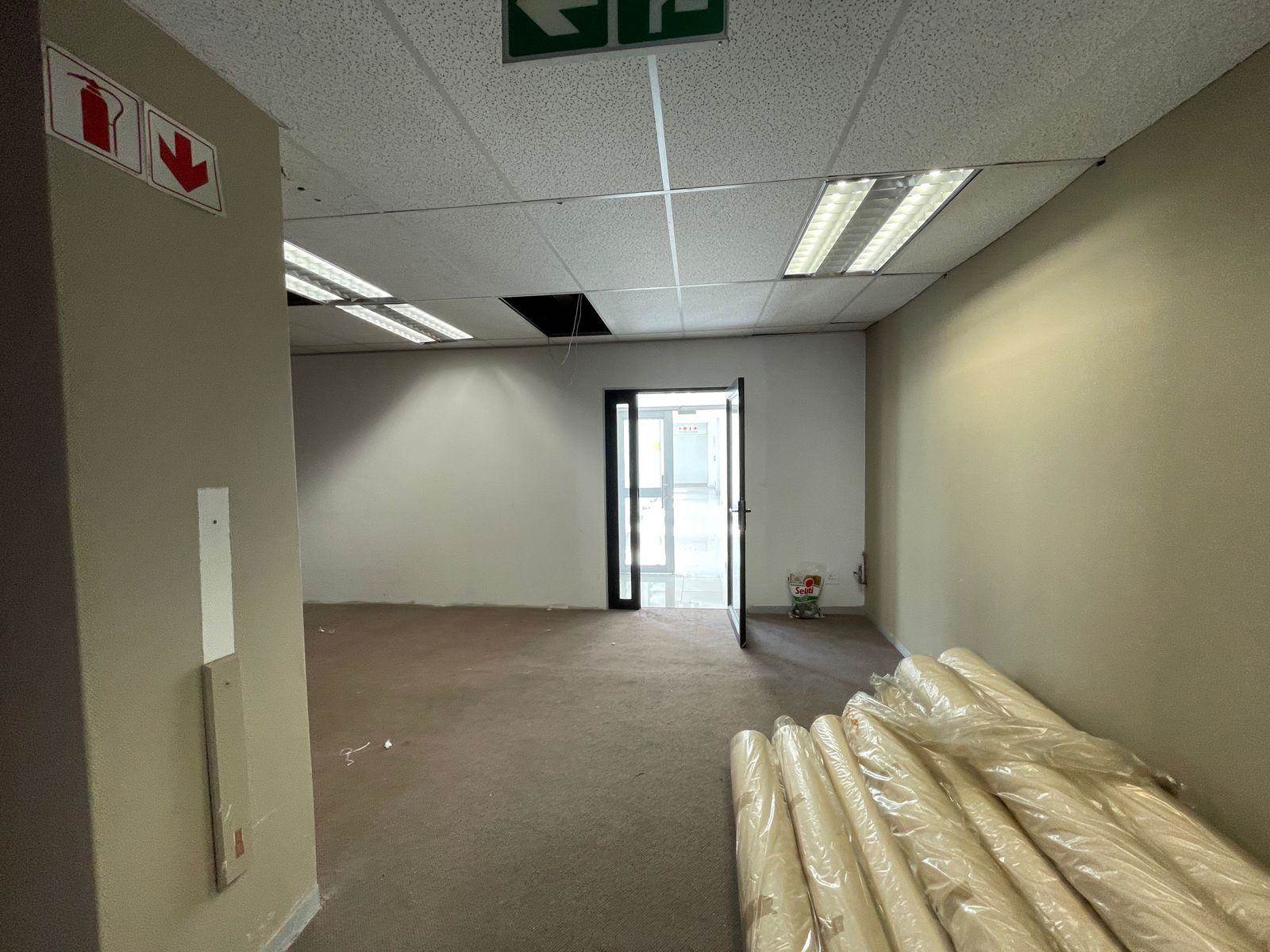 295  m² Commercial space in Craighall photo number 16