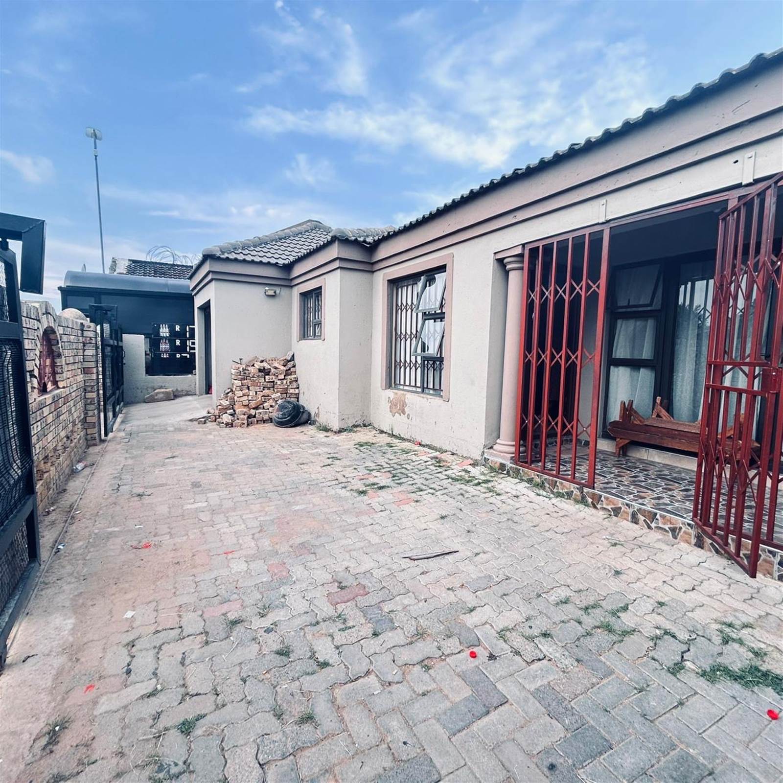 3 Bed House in Rabie Ridge photo number 4