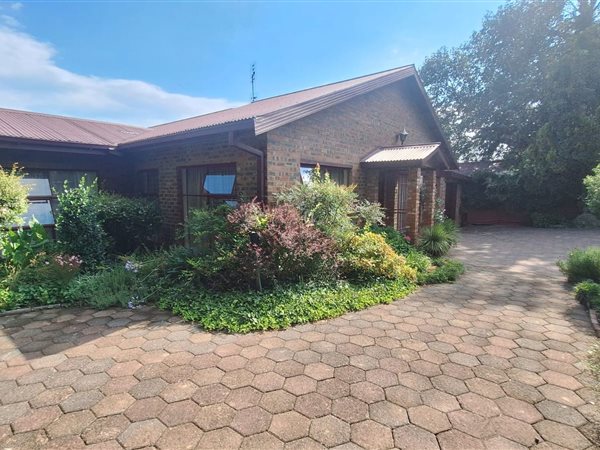 4 Bedroom House 4 Bedroom House