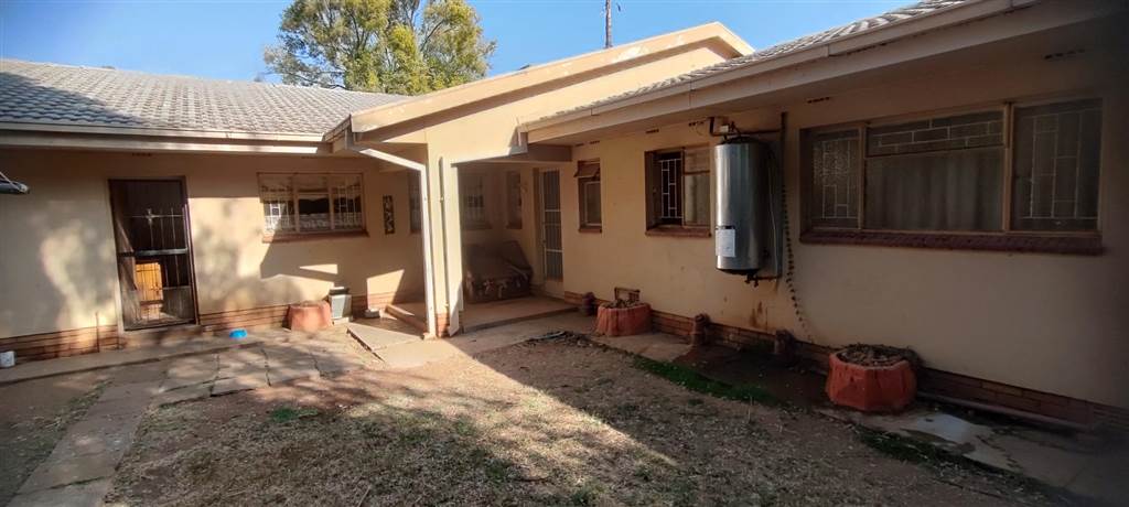 3 Bed House in Wilkoppies photo number 26