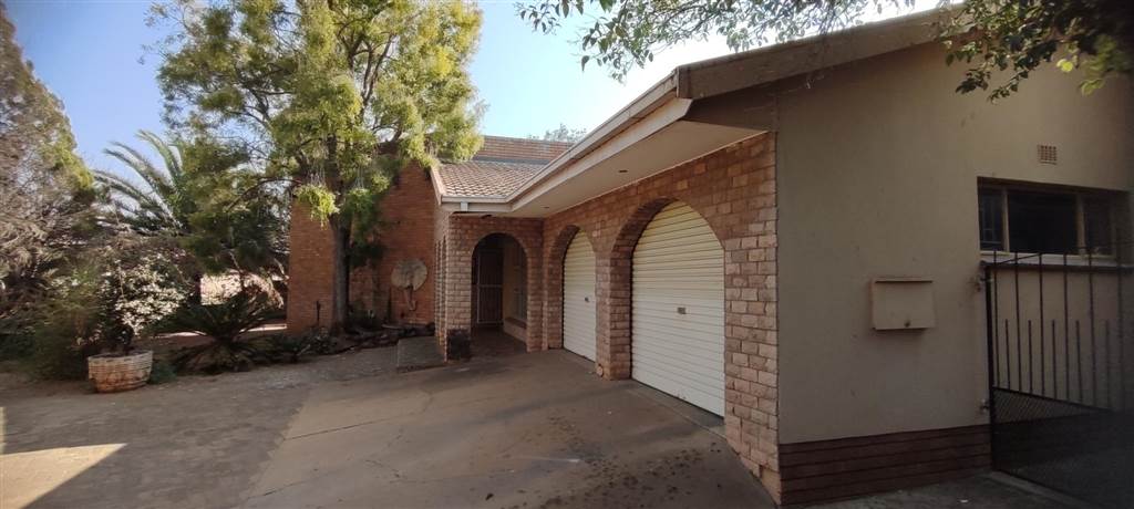 3 Bed House in Wilkoppies photo number 28