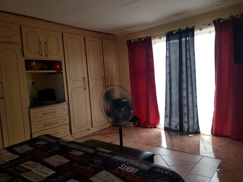 3 Bed House in Tlhabane photo number 16