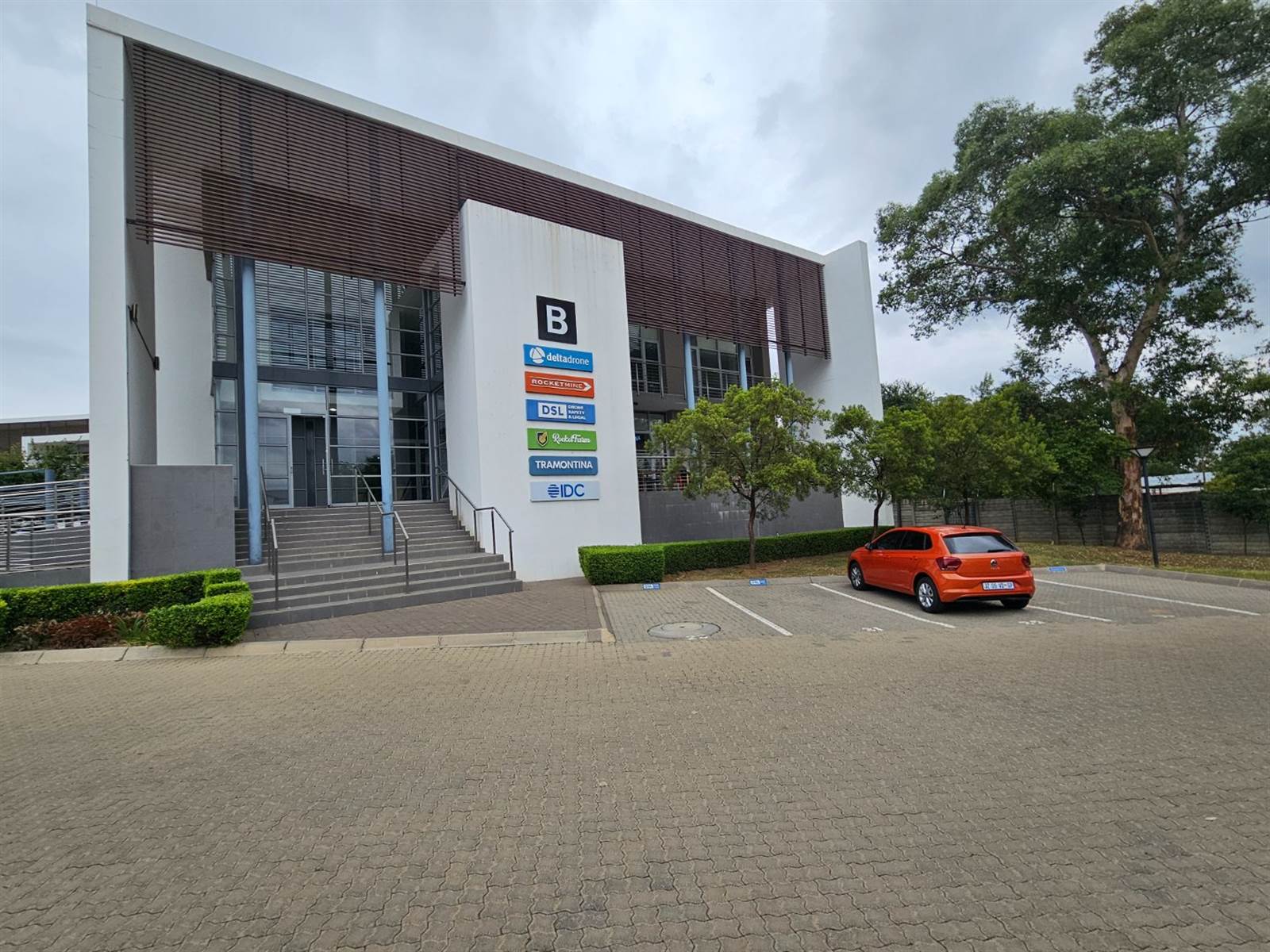 190  m² Commercial space in Fourways photo number 1