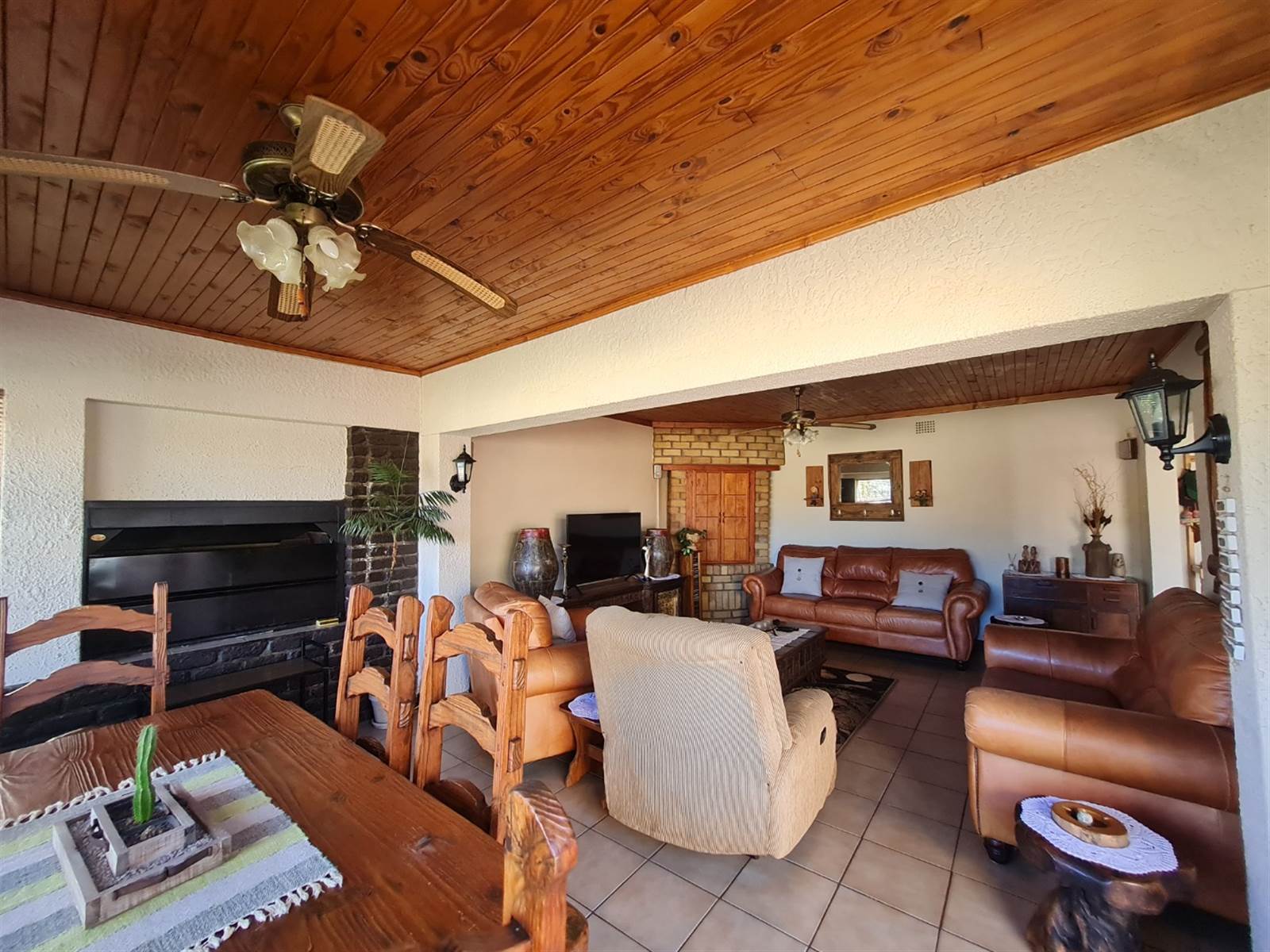 4 Bed House in Rensburg photo number 13