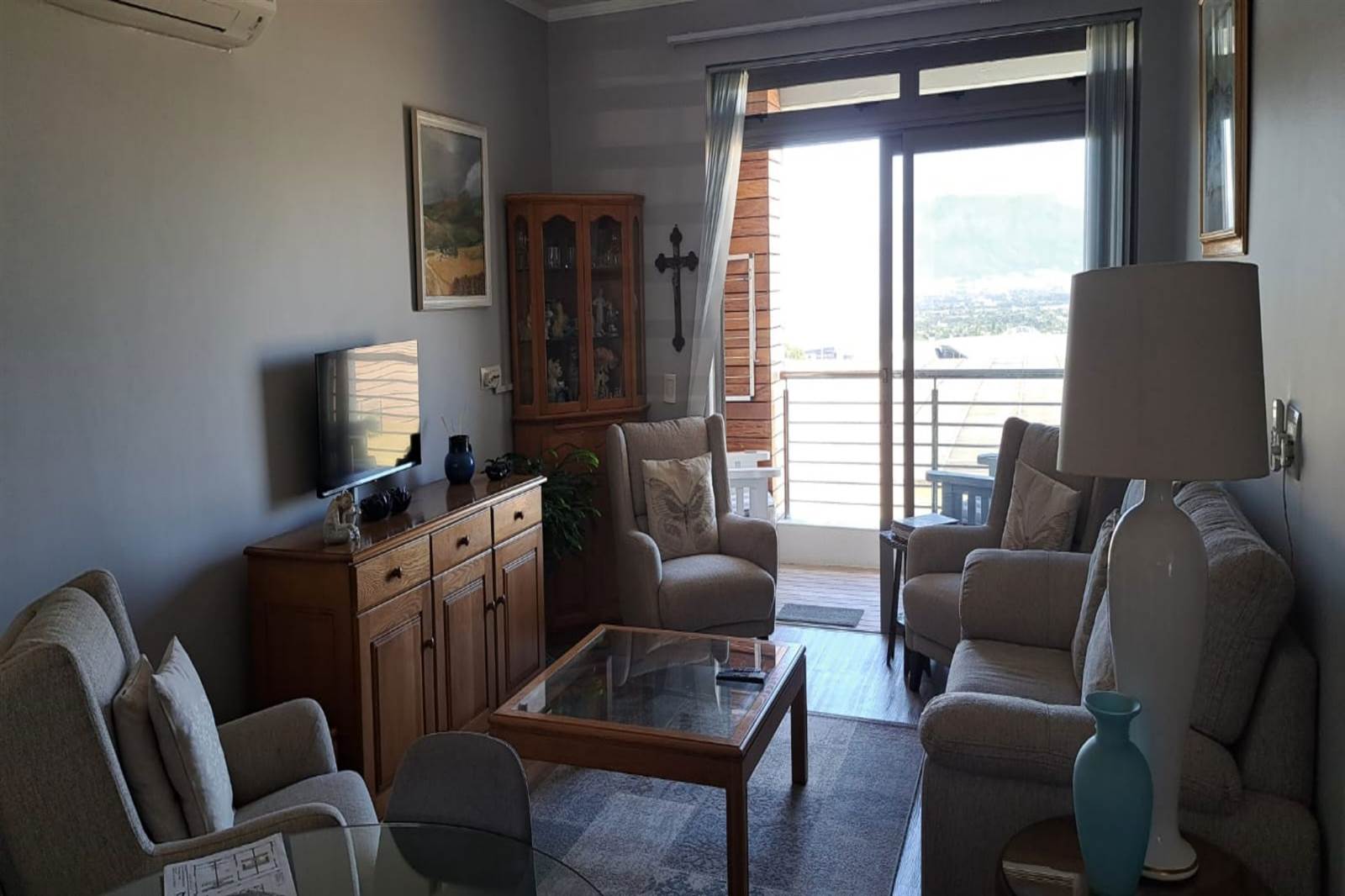 2 Bed Apartment in Plattekloof photo number 7