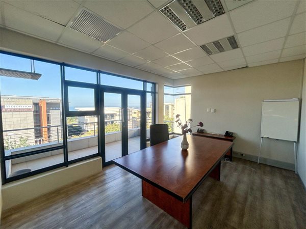 222  m² Office Space