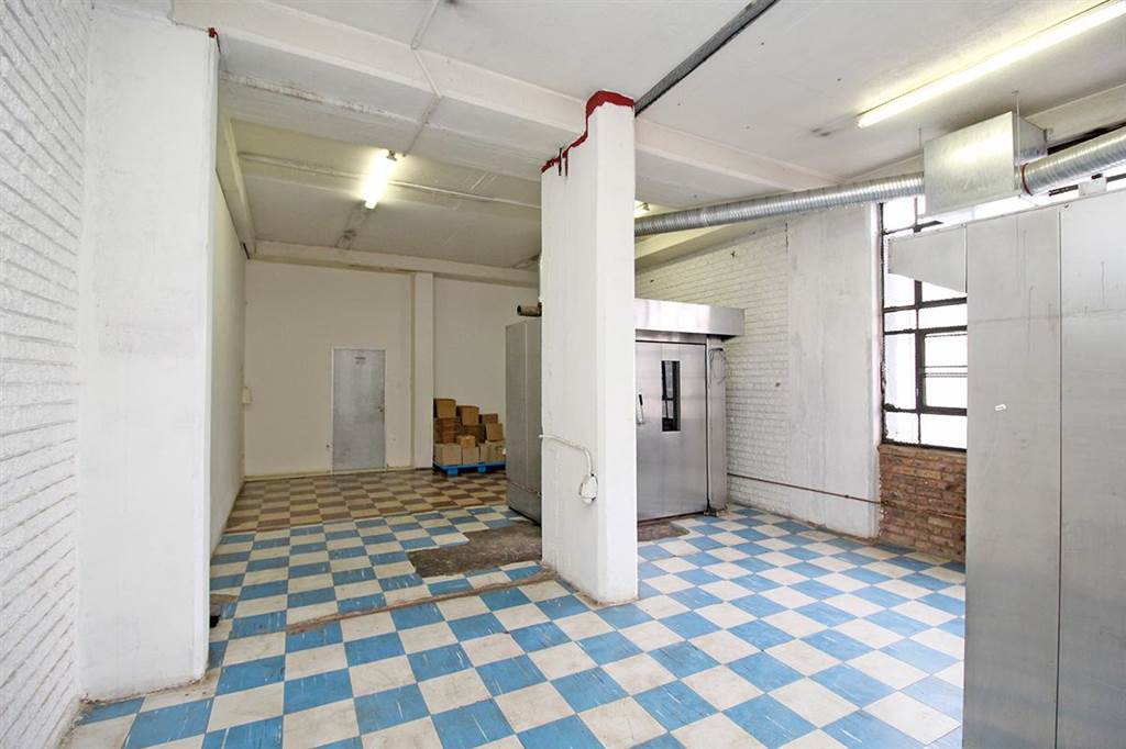 8800  m² Commercial space in Laudium photo number 15