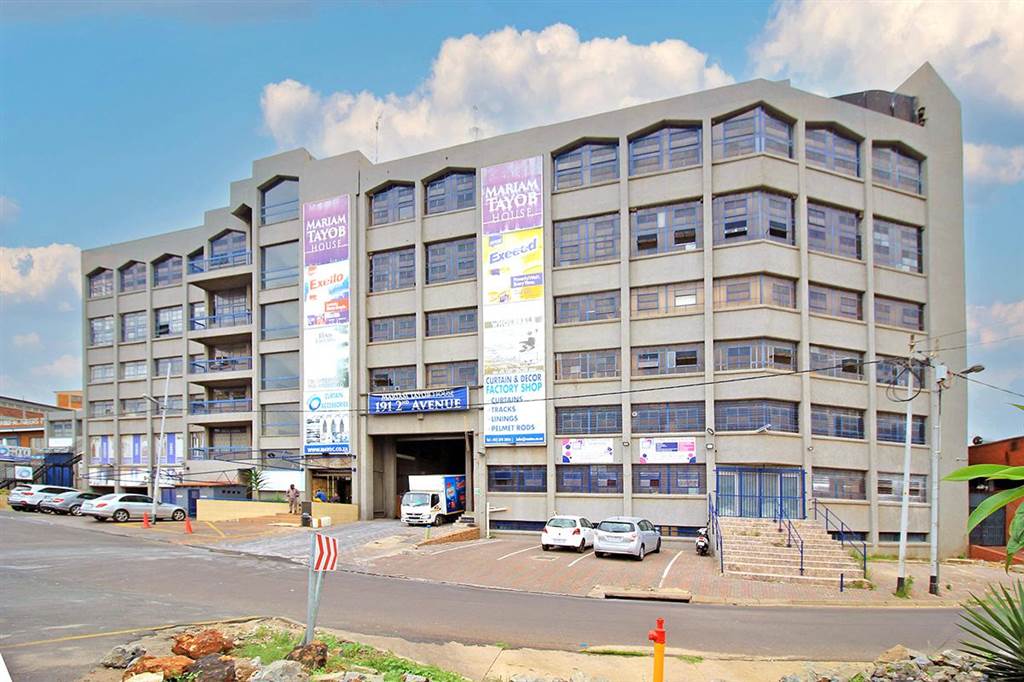 8800  m² Commercial space in Laudium photo number 3