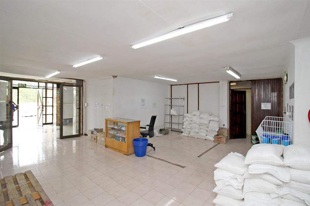 8800  m² Commercial space in Laudium photo number 5