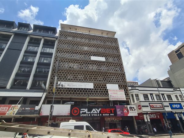 758  m² Commercial space