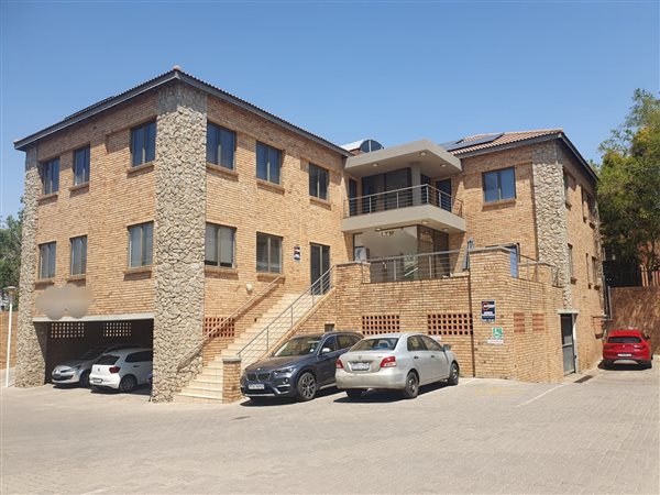 750  m² Commercial space