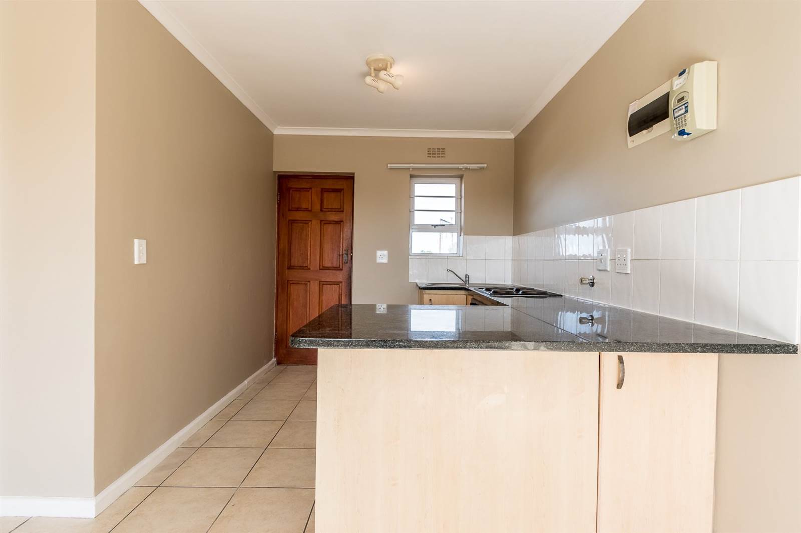 2 Bed Apartment in Bellville Central photo number 4