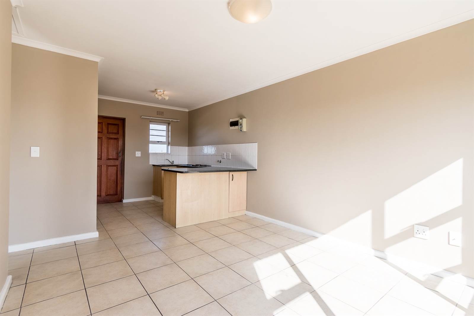 2 Bed Apartment in Bellville Central photo number 9