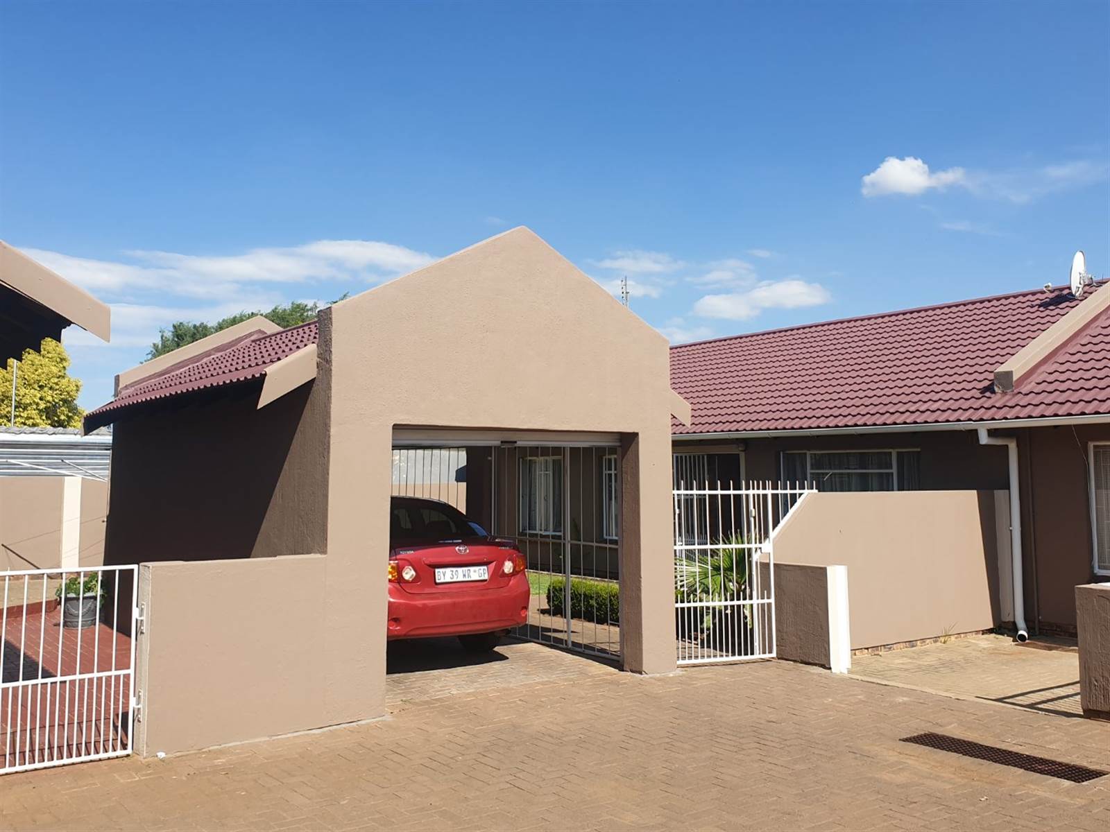 3 Bed Townhouse in Uitsig photo number 17