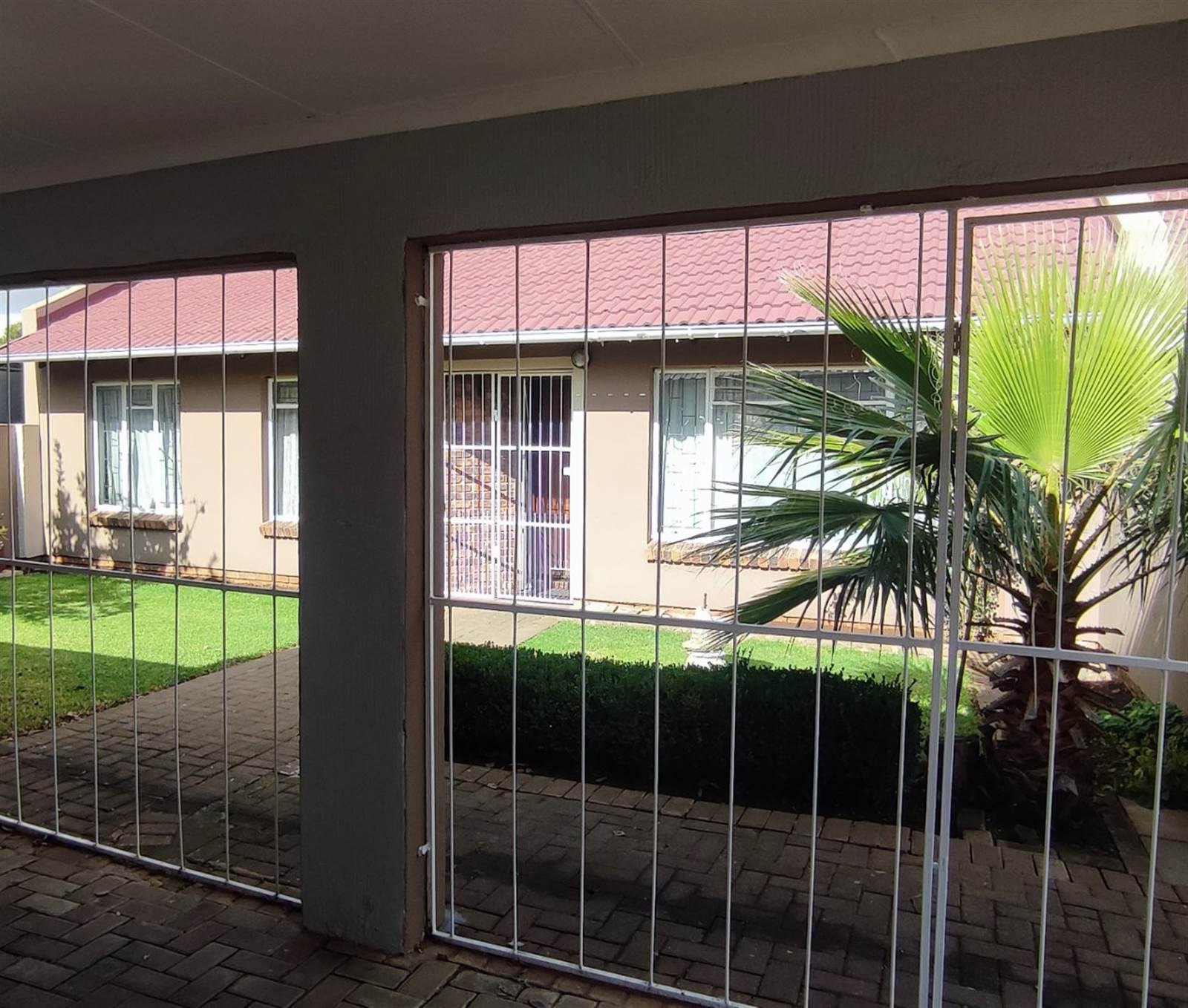 3 Bed Townhouse in Uitsig photo number 20