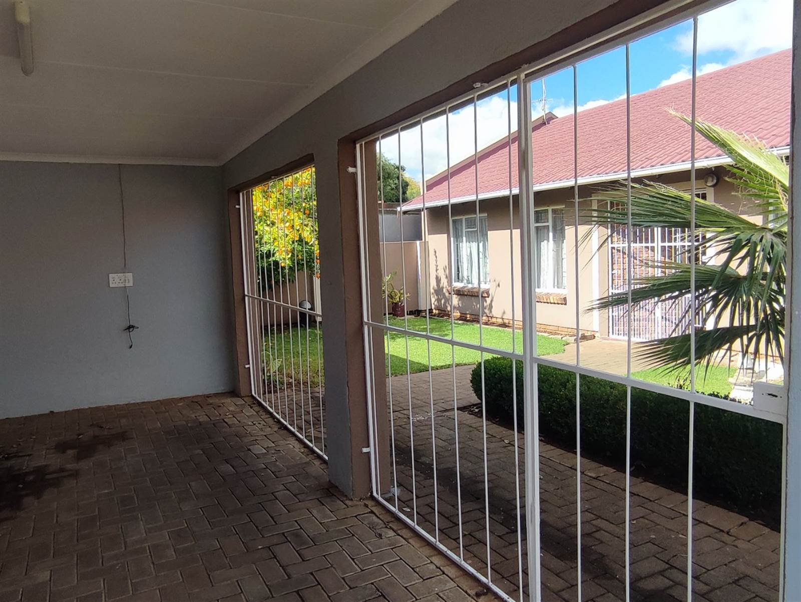 3 Bed Townhouse in Uitsig photo number 21