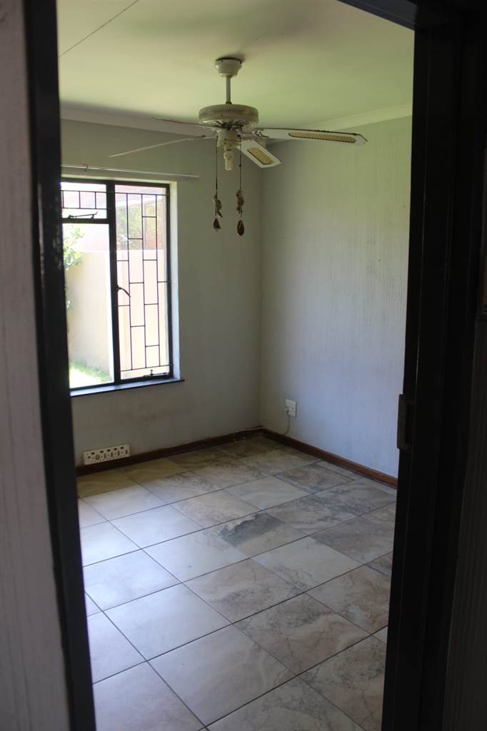 3 Bed Townhouse in Uitsig photo number 6