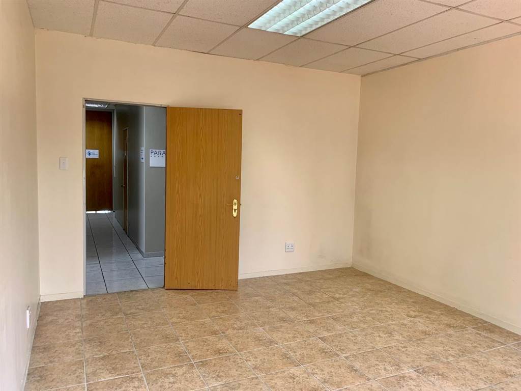 25  m² Office Space in Craighall Park photo number 17