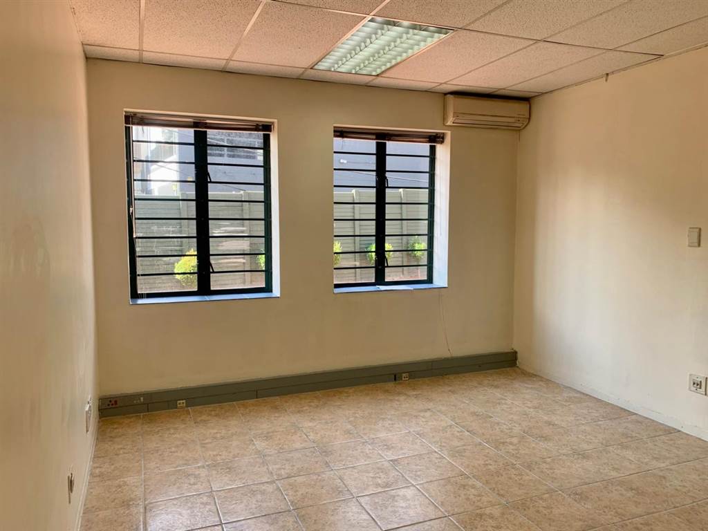 25  m² Office Space in Craighall Park photo number 15