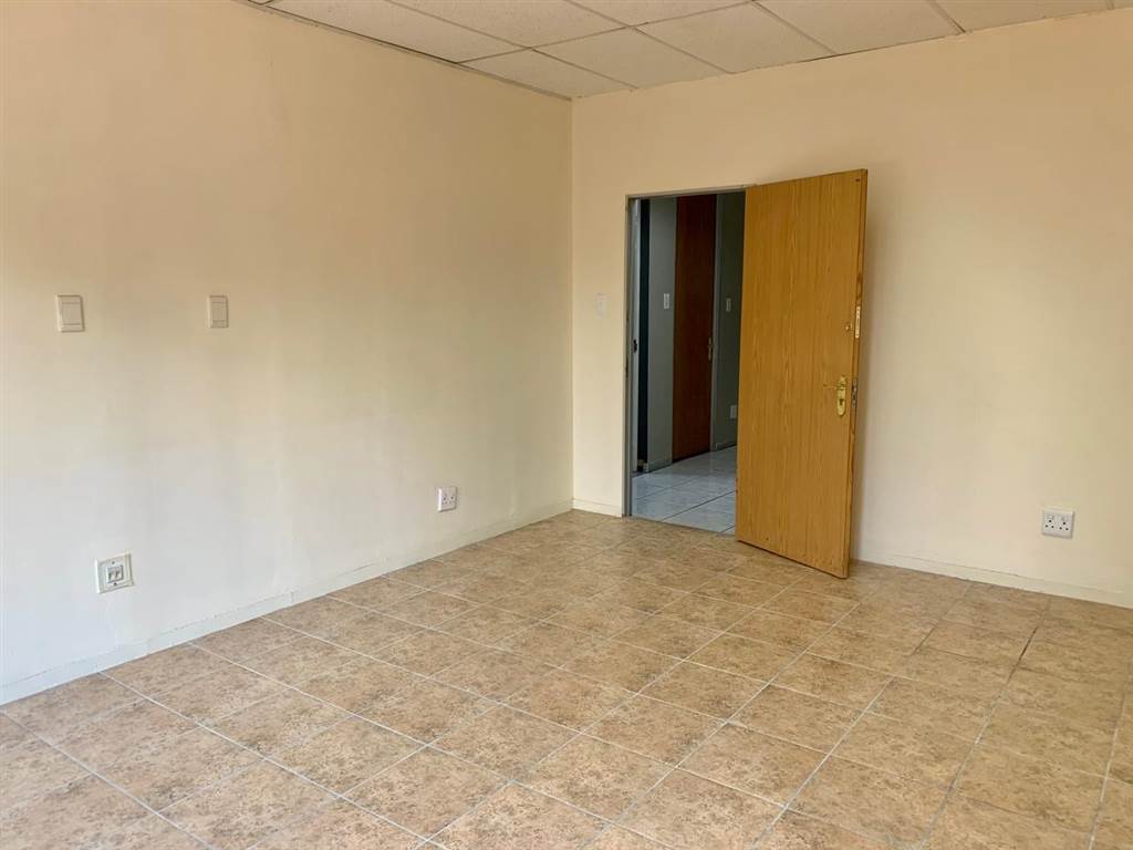 25  m² Office Space in Craighall Park photo number 14