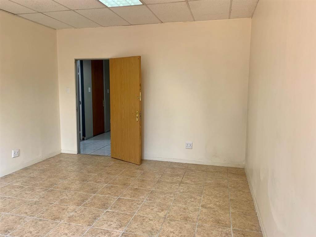 25  m² Office Space in Craighall Park photo number 16