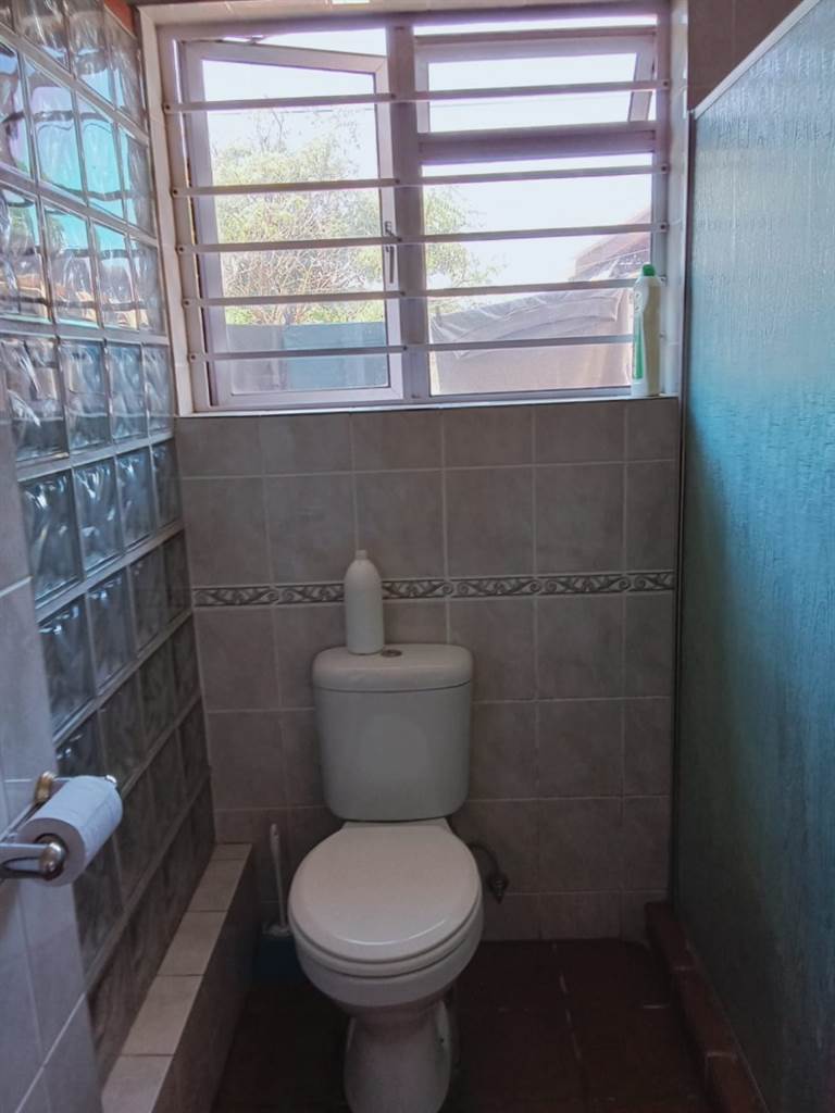 3 Bed House in Parow Central photo number 20