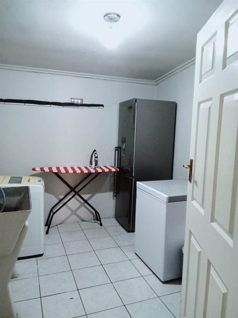 3 Bed House in Parow Central photo number 12