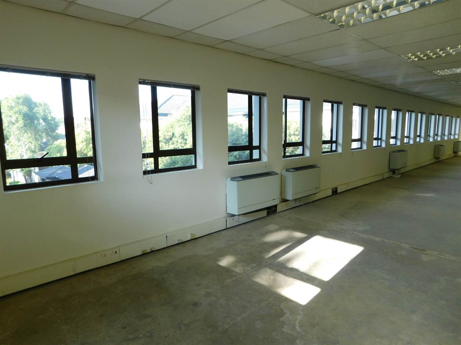 312  m² Office Space in Hyde Park photo number 9
