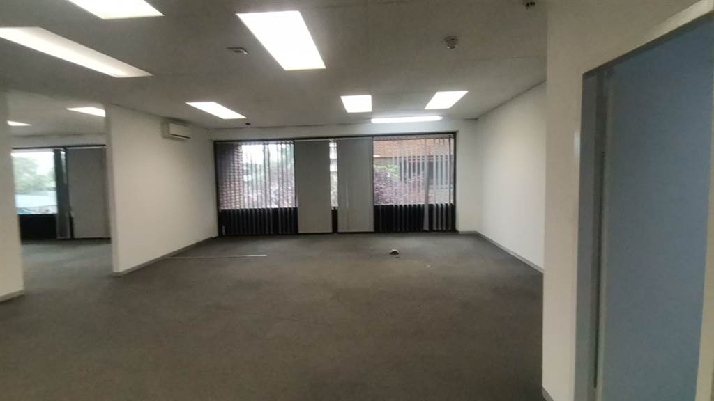 334  m² Commercial space in Bedfordview photo number 27