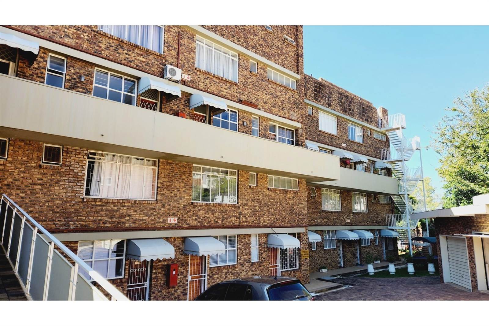 3 Bed Apartment in Groenkloof photo number 2