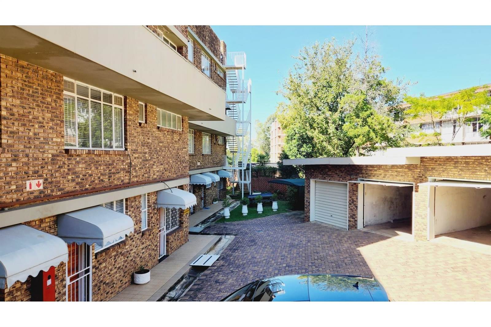 3 Bed Apartment in Groenkloof photo number 3