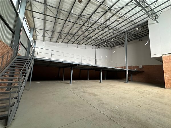 897  m² Industrial space