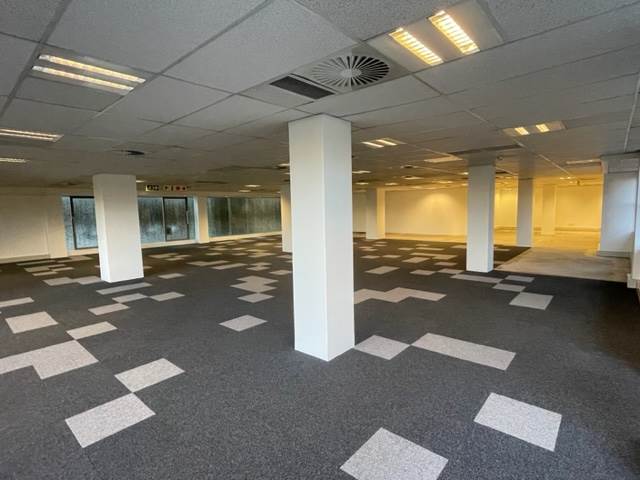 791  m² Commercial space in Die Hoewes photo number 13