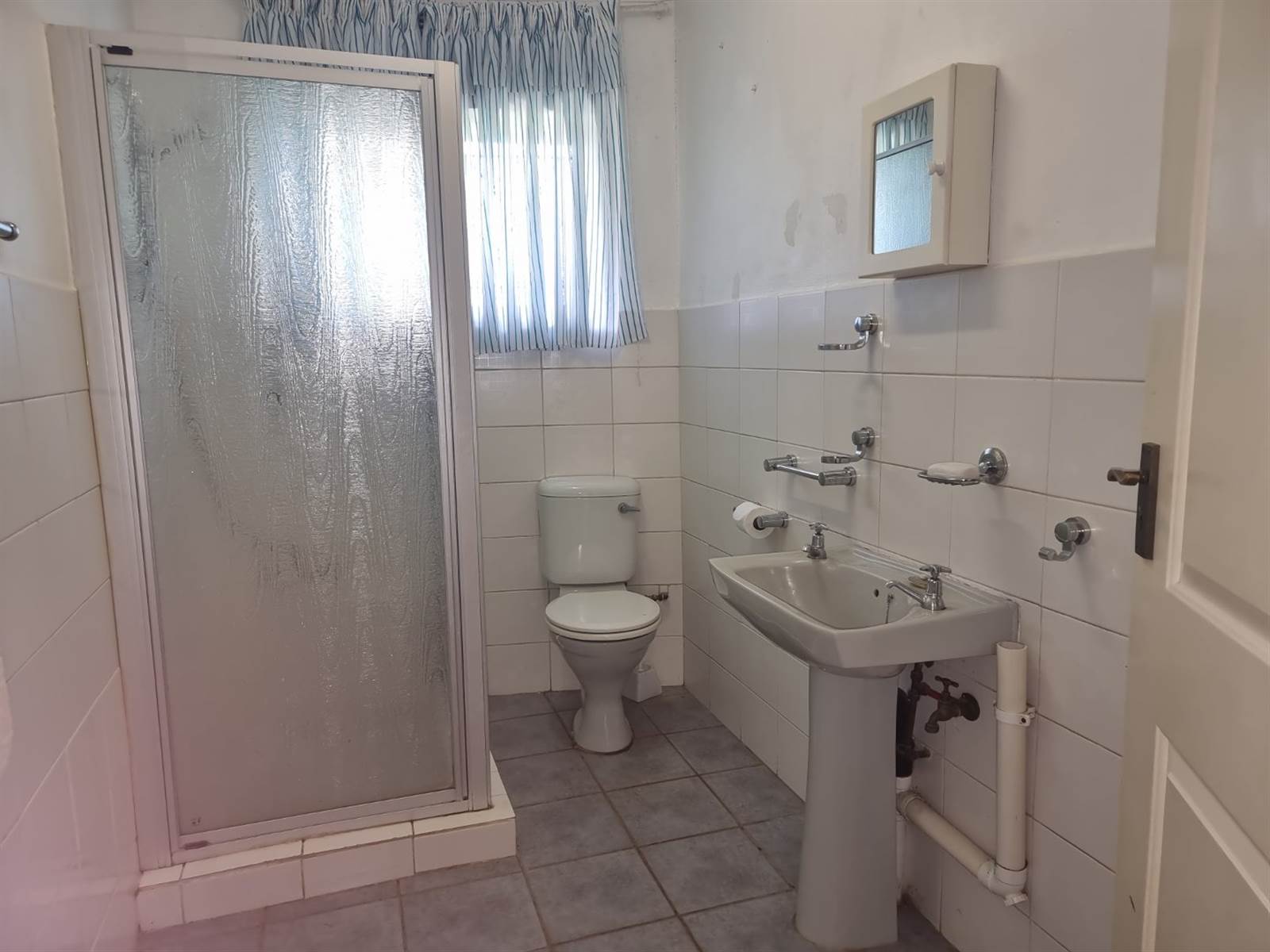 2 Bed Townhouse in Umtentweni photo number 8
