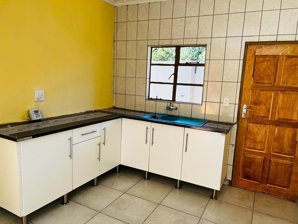 2 Bed Townhouse in Mokopane photo number 5