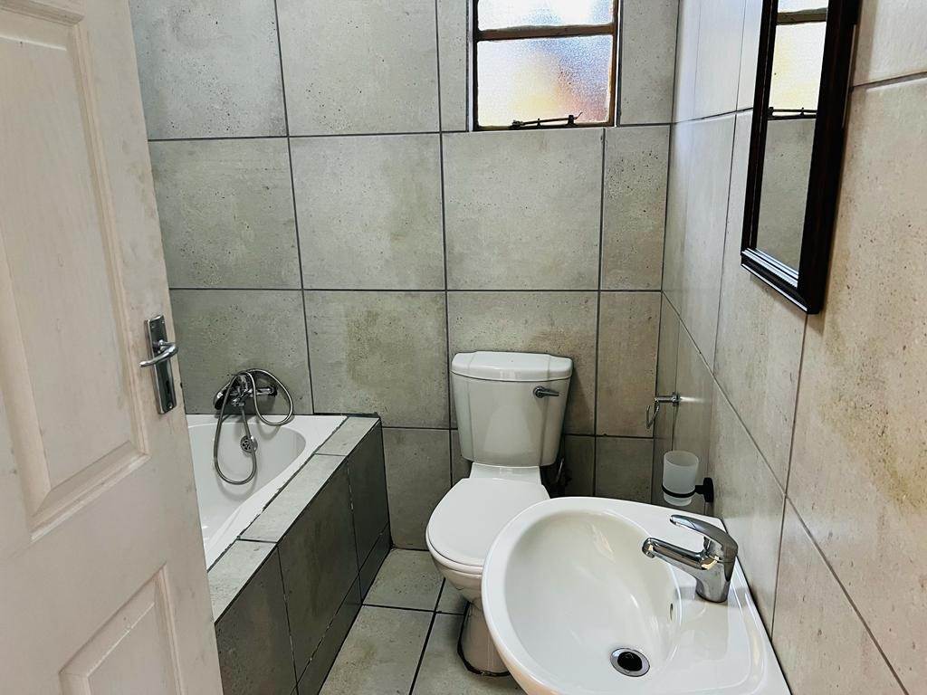 2 Bed Townhouse in Mokopane photo number 11