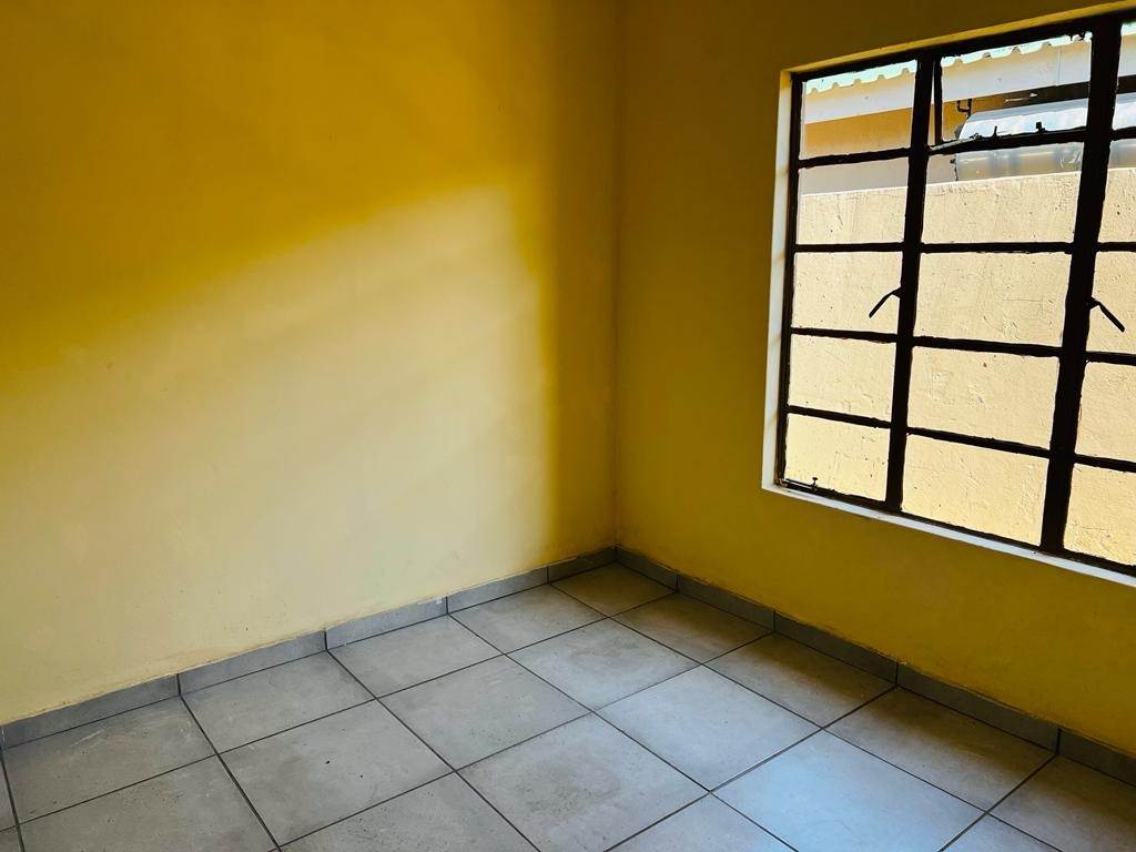 2 Bed Townhouse in Mokopane photo number 9
