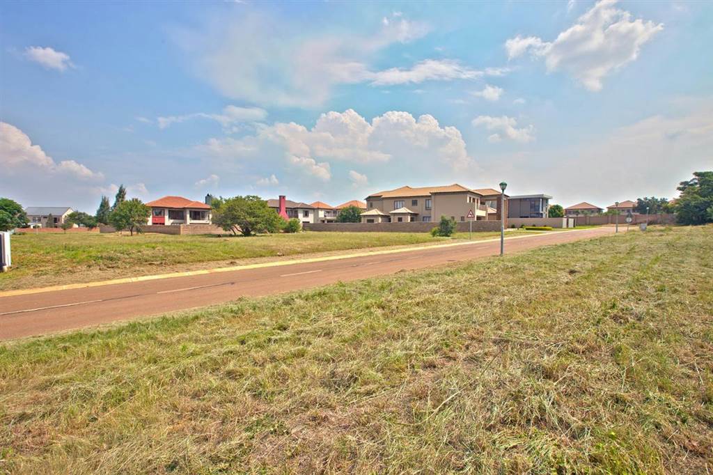 878 m² Land available in Silverwoods Country Estate photo number 3