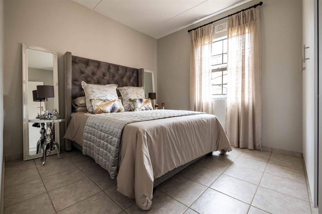 2 Bed Apartment in Katlehong photo number 6