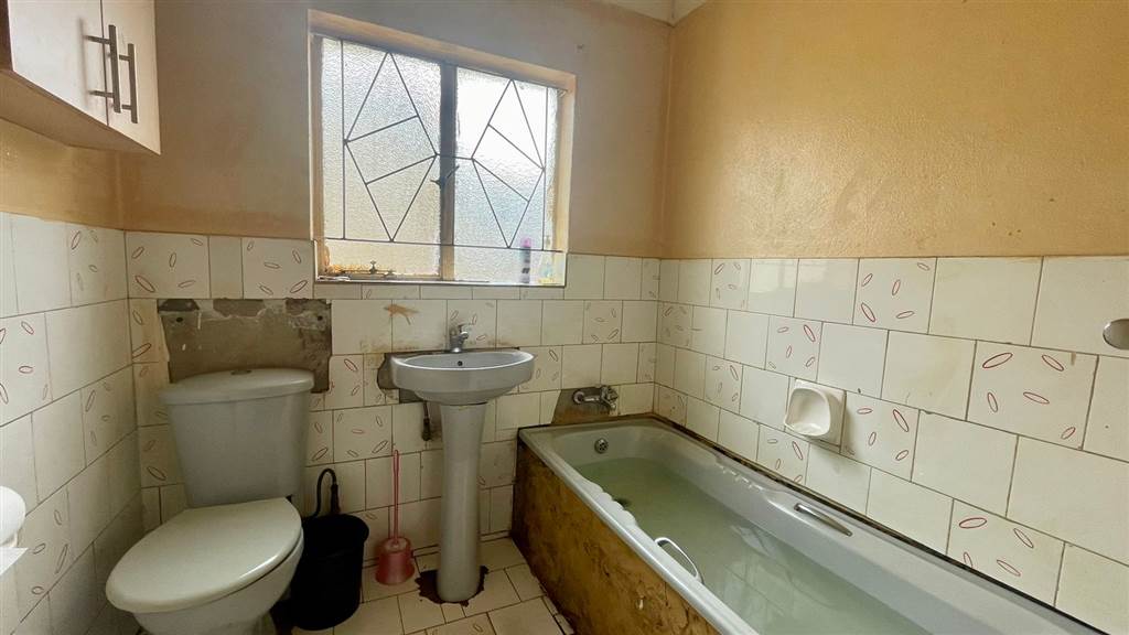3 Bed House in Mohlakeng photo number 6