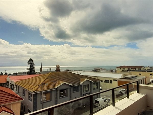 3 Bed Penthouse in Mossel Bay Central