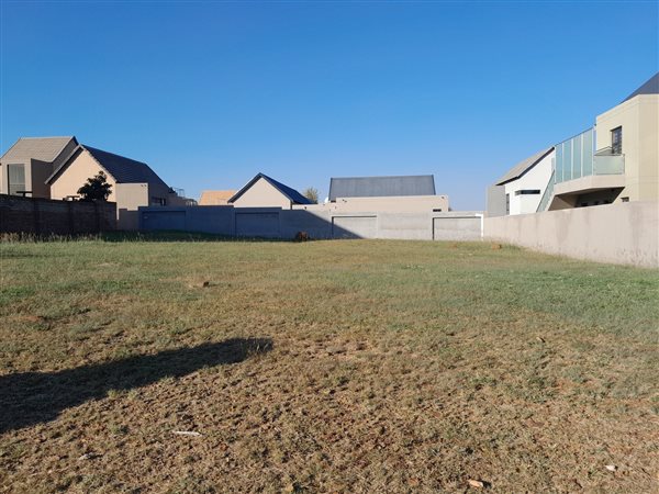 770 m² Land